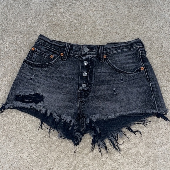 Levi 501 Black Jean Shorts - Picture 2 of 4